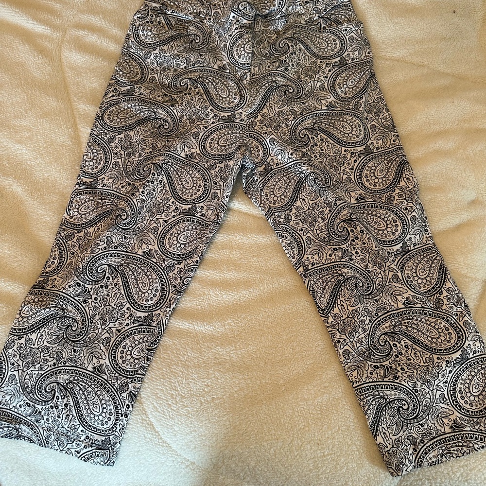 Black and White Paisley Capri Pants